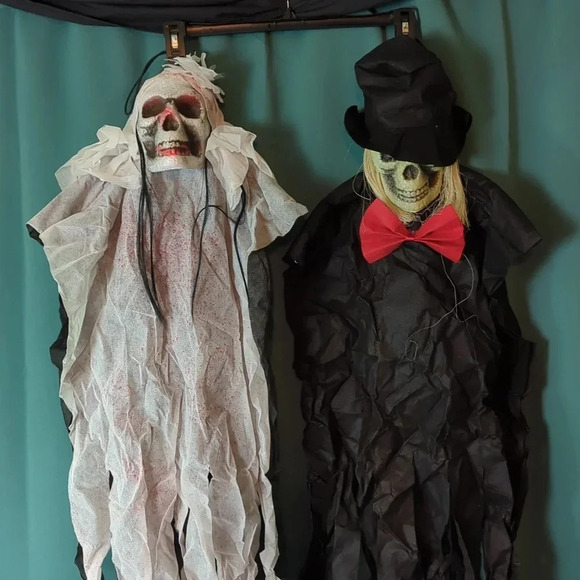 Ghost Couple. New. 2 Count Halloween Decorβ Bride&Groom - Picture 2 of 4